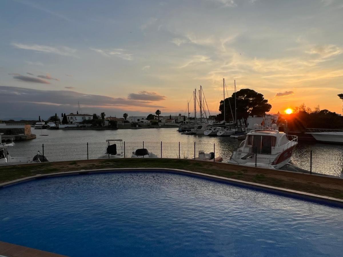 Blau Apartamento Frente A Los Canales Y Las Puestas De Sol De 罗萨斯 外观 照片