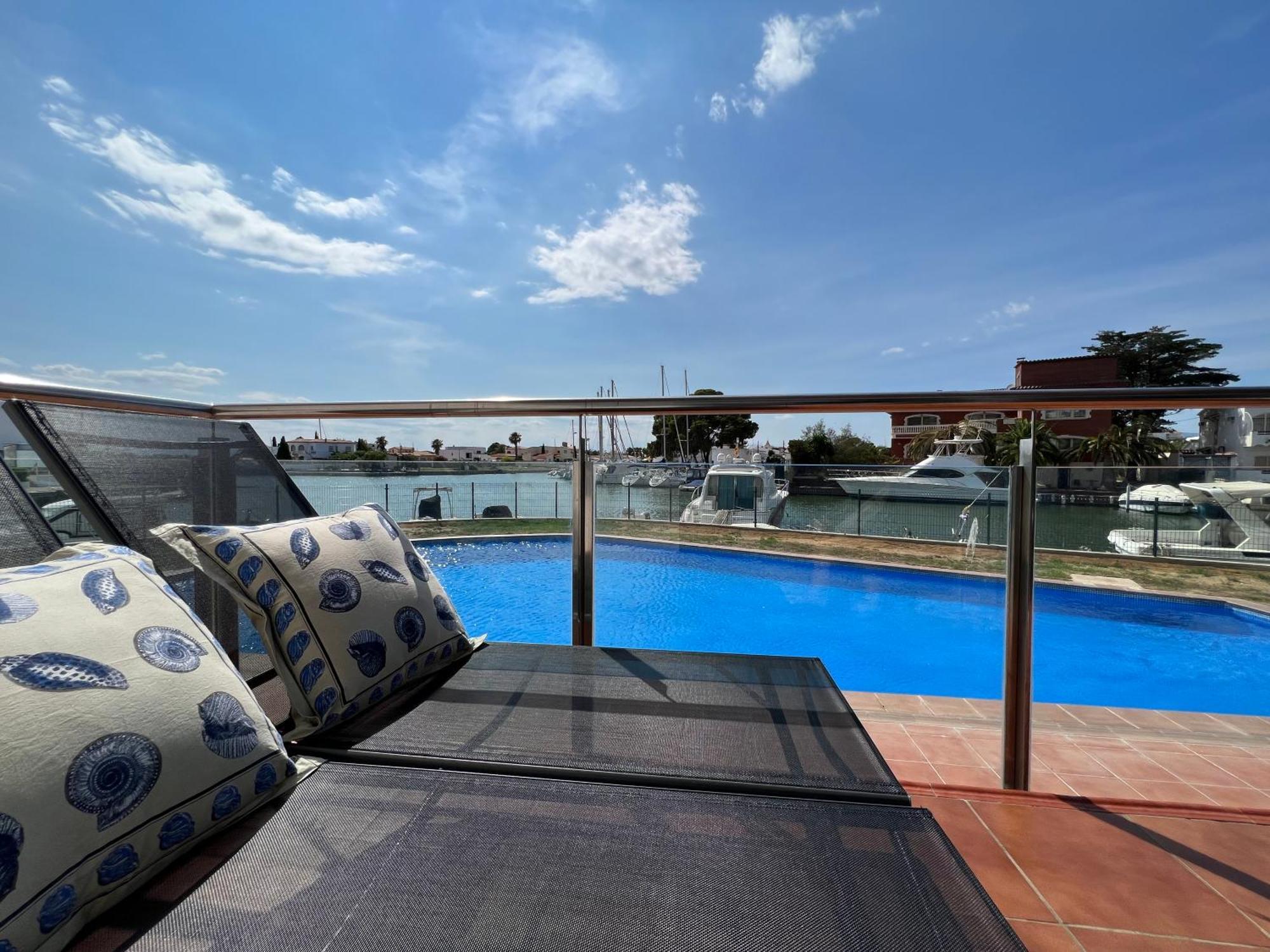Blau Apartamento Frente A Los Canales Y Las Puestas De Sol De 罗萨斯 外观 照片